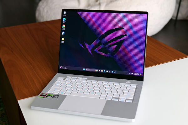 2 Mẫu Laptop Nổi Bật Năm 2024: ASUS ROG Zephyrus G14 & HP Spectre x360 14